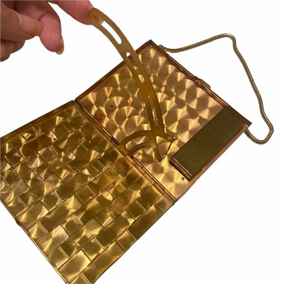 Vintage Mod Gold Metal Basketweave Bag - Picture 8 of 15